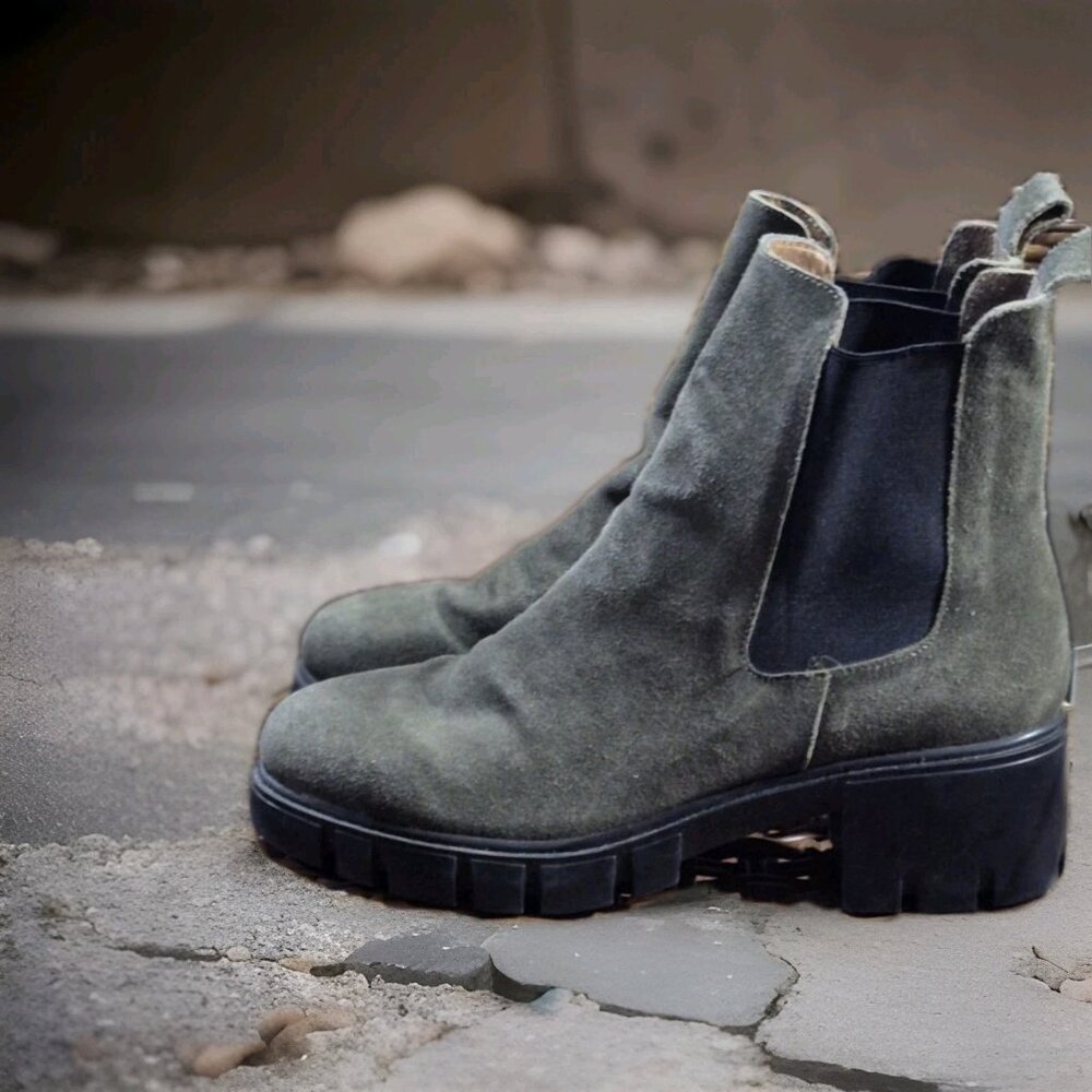 Urban Outfitters Ankle Boots Chunky Pull On Heel Round Toe Women's Size 9 - Picture 1 of 7